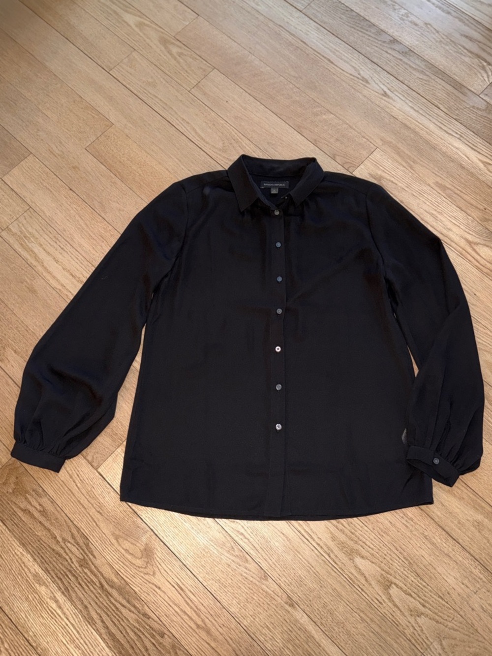 💟 Banana Republic Black Long-Sleeve Button Down Blouse Small
